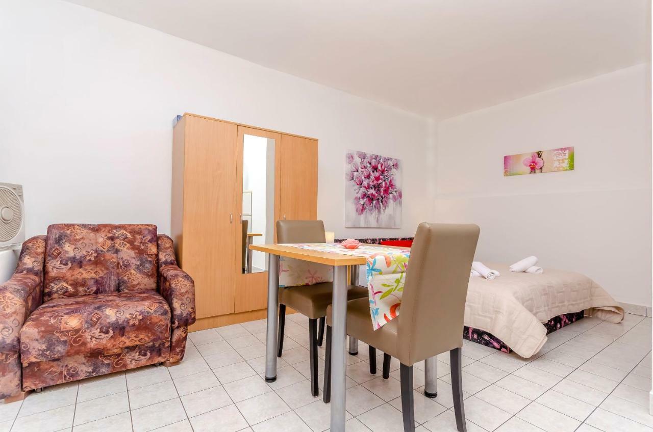 Apartments Tonka Donji Okrug  Eksteriør billede